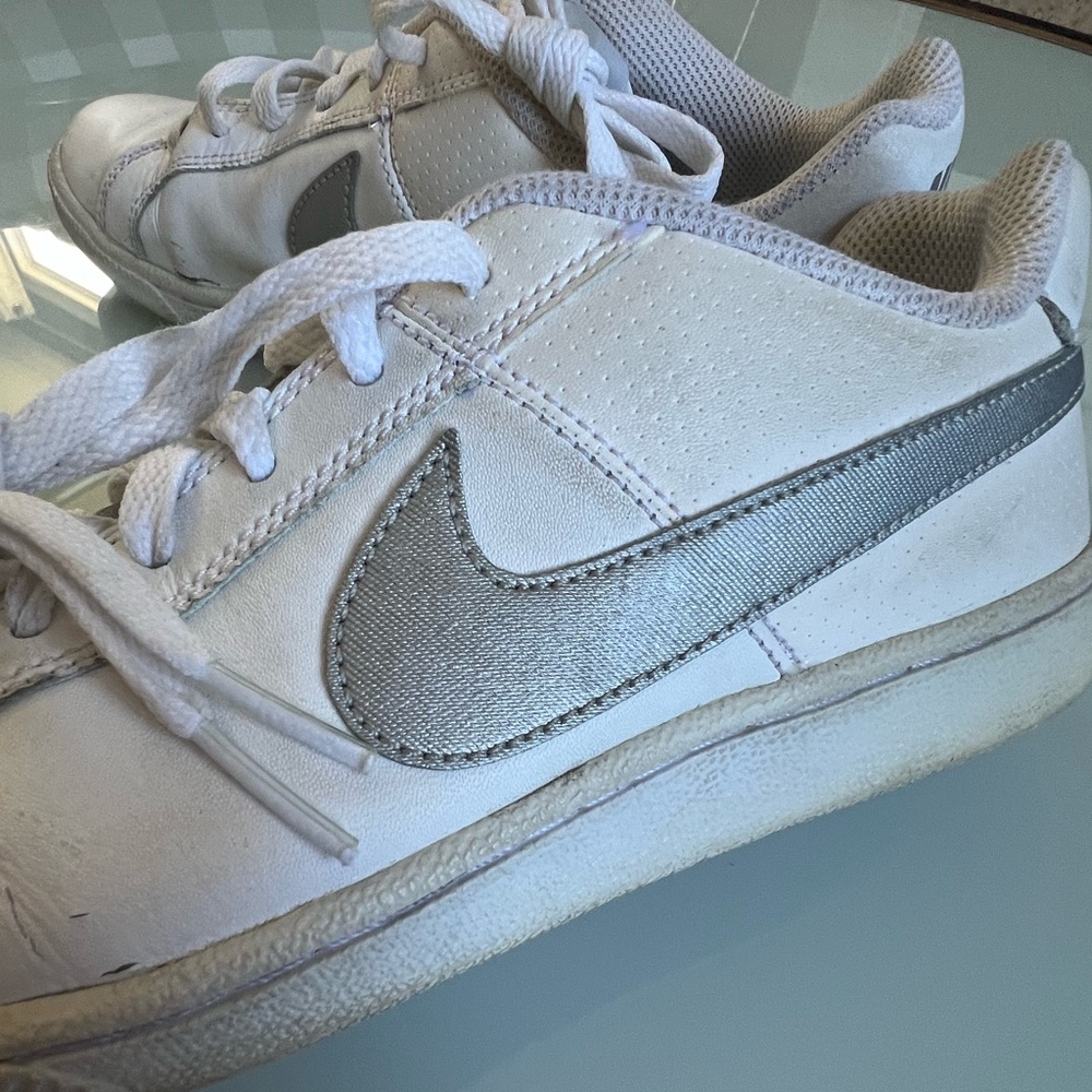 Nike Court Royale women’s 7.5 white silver shoes *no insoles
